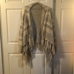 Woman sweater.  Off-white, cape.  Trend style.  Has long sleeves, Size: M,